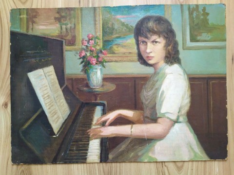Russische-vrouw-aan-de-piano